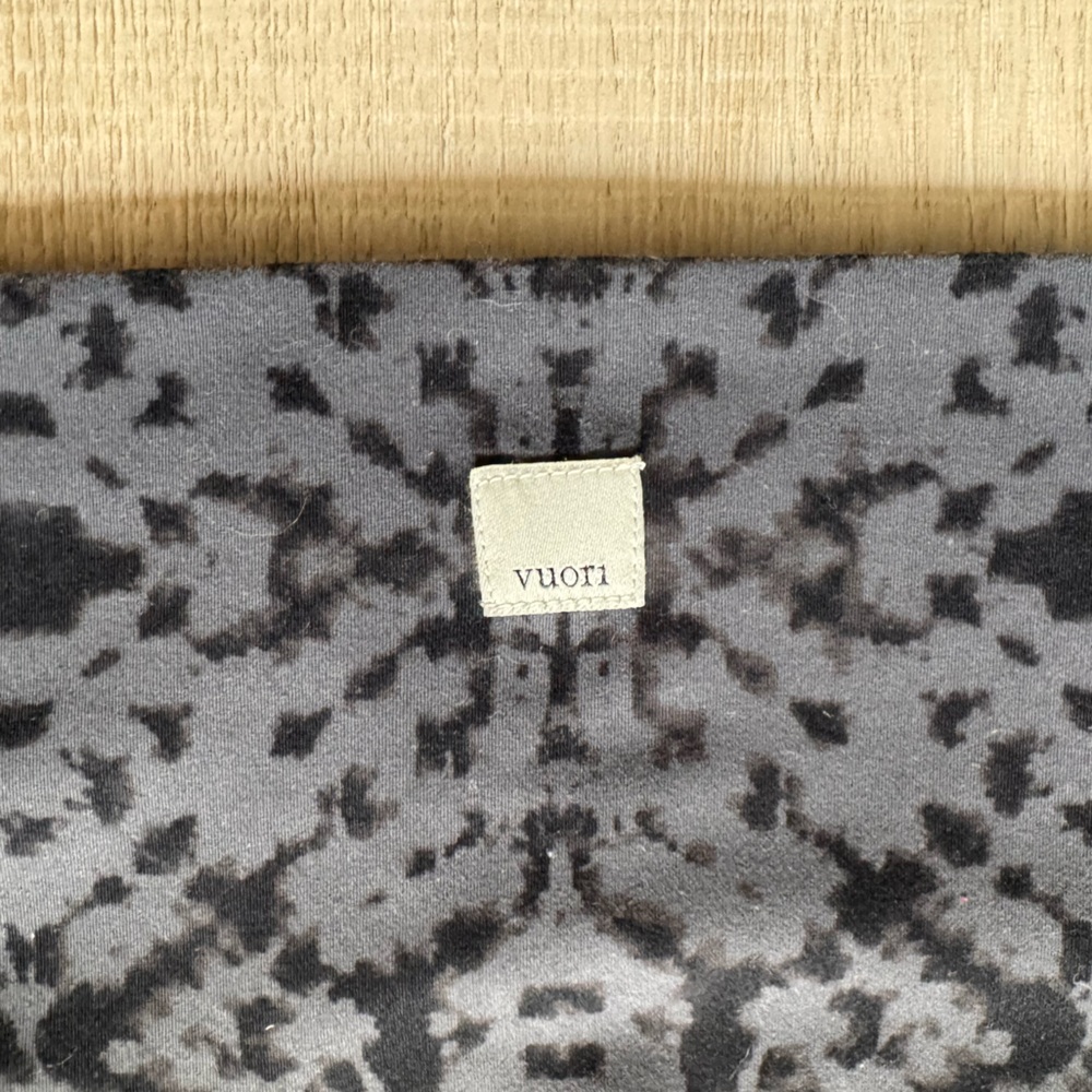 Vuori Black and Gray Print Yoga Leggings Buttery Soft Gym Fitness Athleisure
